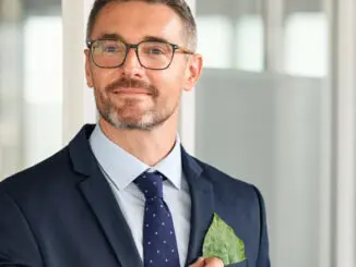 In zwei von fünf Unternehmen liegt die Verantwortung für Nachhaltigkeit auf CEO-Ebene. Foto: Adobe Stock/Rido