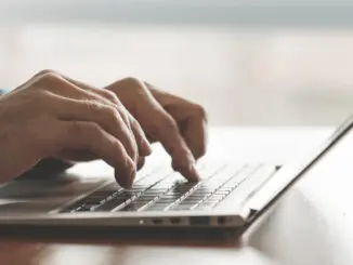 Laptop; IT; schreiben