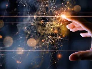 Eine Hand berührt einen beleuchteten Touchscreen mit vielen Datenpunkten
