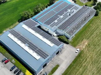 Die 3.500 Quadratmeter große Dach-Photovoltaikanlage der Rex Industrie-Produkte Graf von Rex GmbH in Vellberg. Foto: Rex GmbH